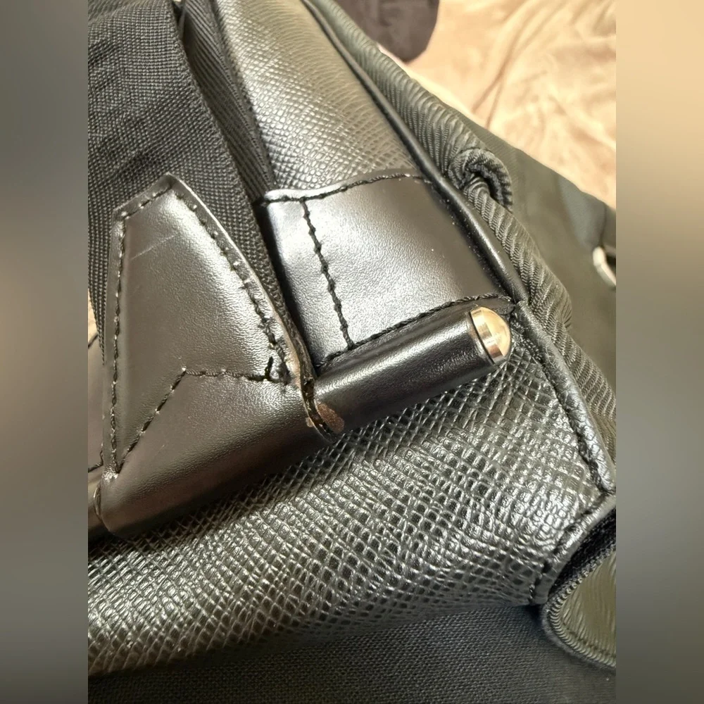 Authentic Louis Vuitton Taiga Green Delsu Epicea Shoulder Messenger Bag - Picture 13 of 17